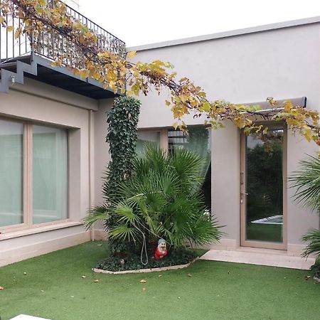 Suite Mimosa Con Piscina - Affitti Brevi Italia Sirmione Bagian luar foto