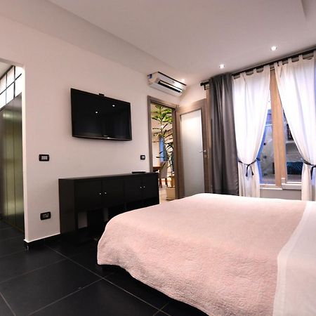 Suite Mimosa Con Piscina - Affitti Brevi Italia Sirmione Bagian luar foto
