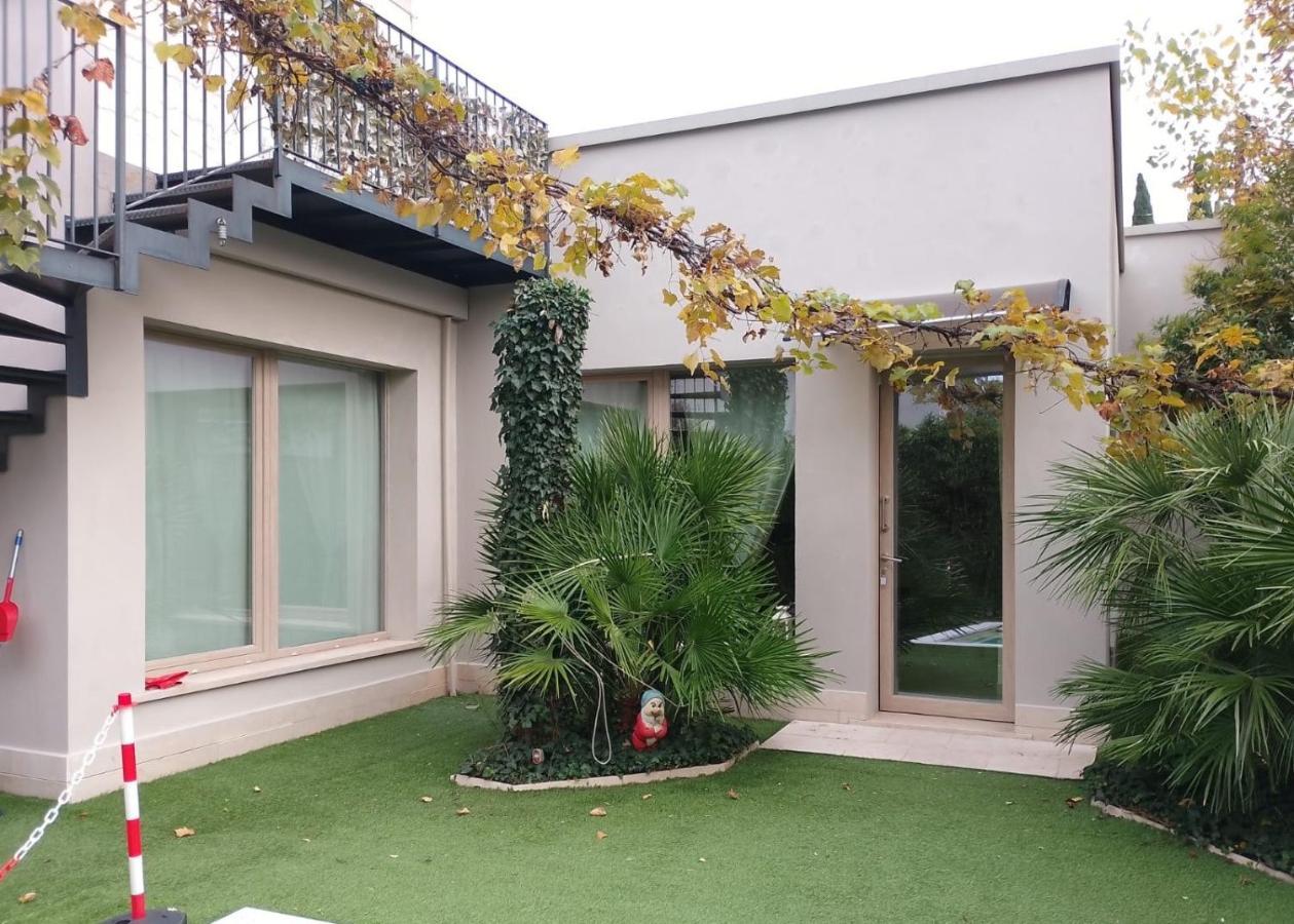 Suite Mimosa Con Piscina - Affitti Brevi Italia Sirmione Bagian luar foto