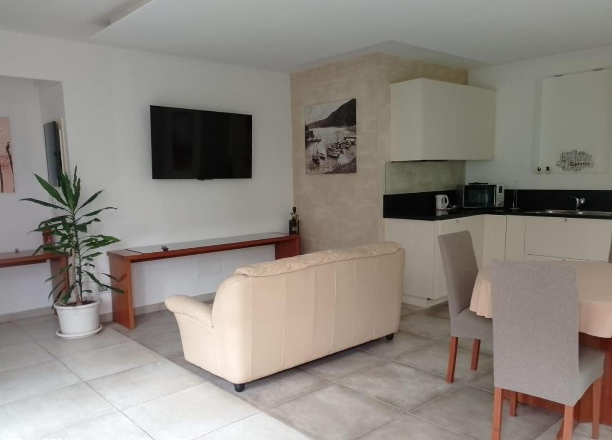 Suite Mimosa Con Piscina - Affitti Brevi Italia Sirmione Bagian luar foto