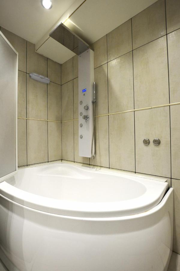 Suite Mimosa Con Piscina - Affitti Brevi Italia Sirmione Bagian luar foto