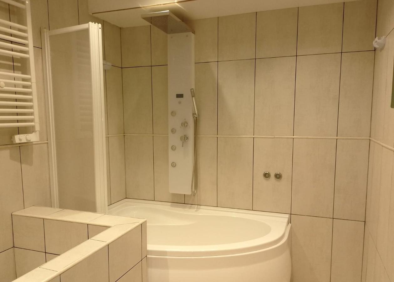 Suite Mimosa Con Piscina - Affitti Brevi Italia Sirmione Bagian luar foto
